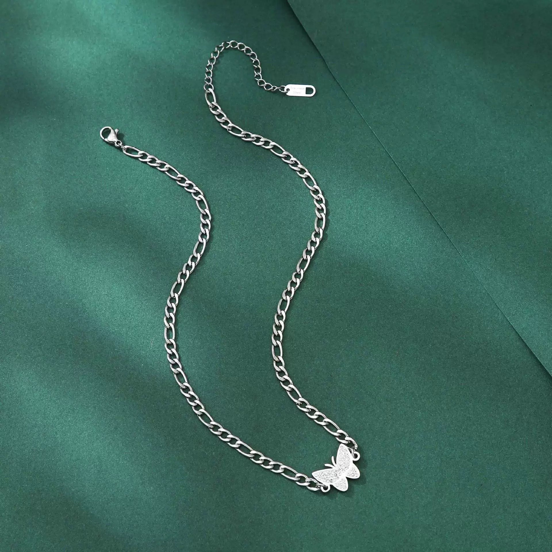 Collar de clavícula de mariposa de diamante chapado en oro de acero inoxidable al por mayor
